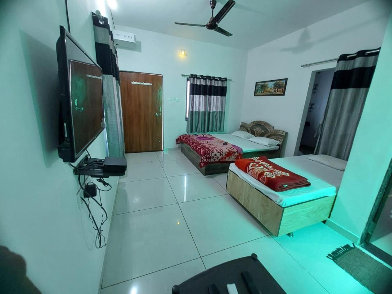 Jai Swaminarayan Delux Homestay Garudeshwar المظهر الخارجي الصورة