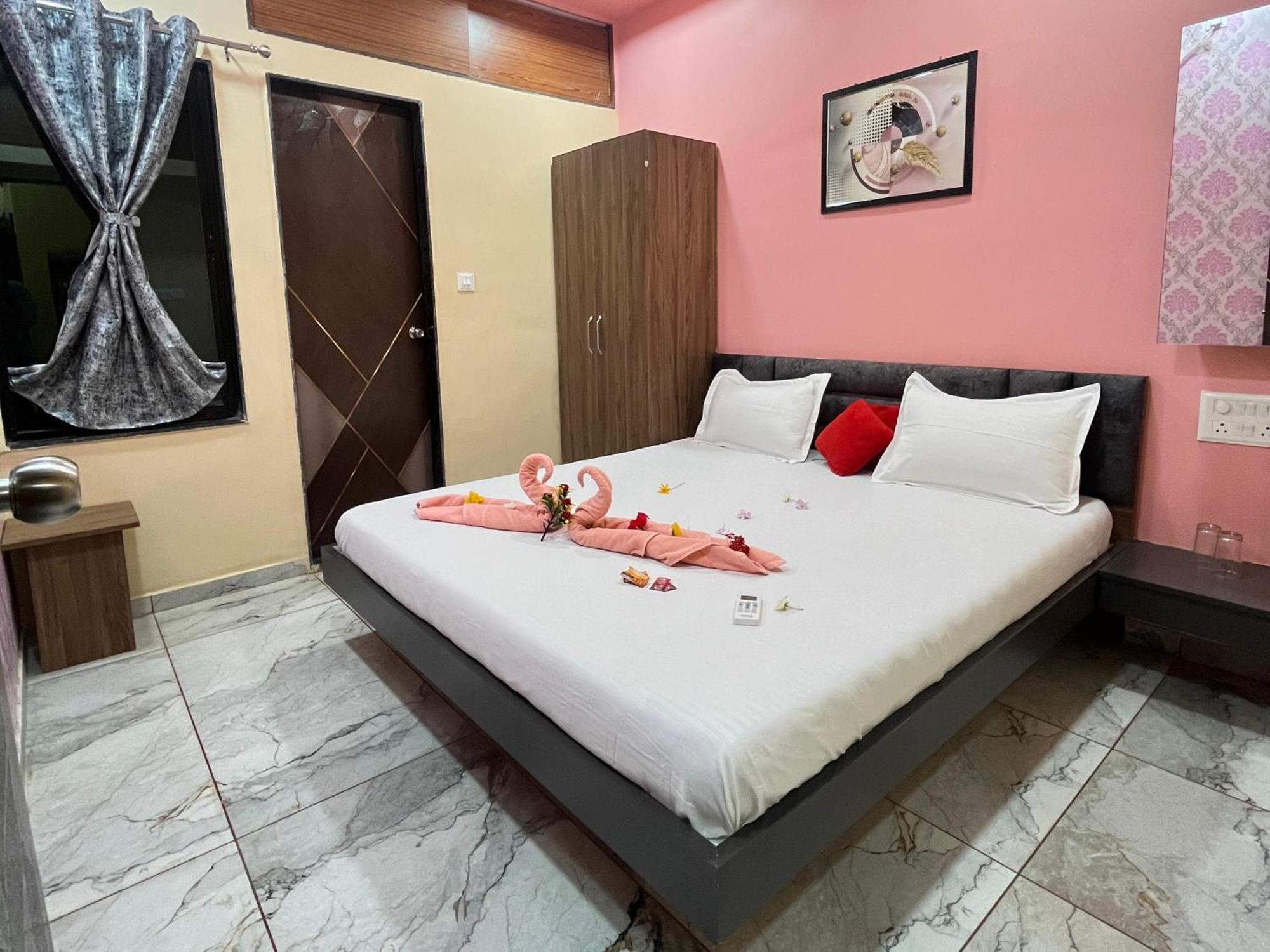 Jai Swaminarayan Delux Homestay Garudeshwar المظهر الخارجي الصورة