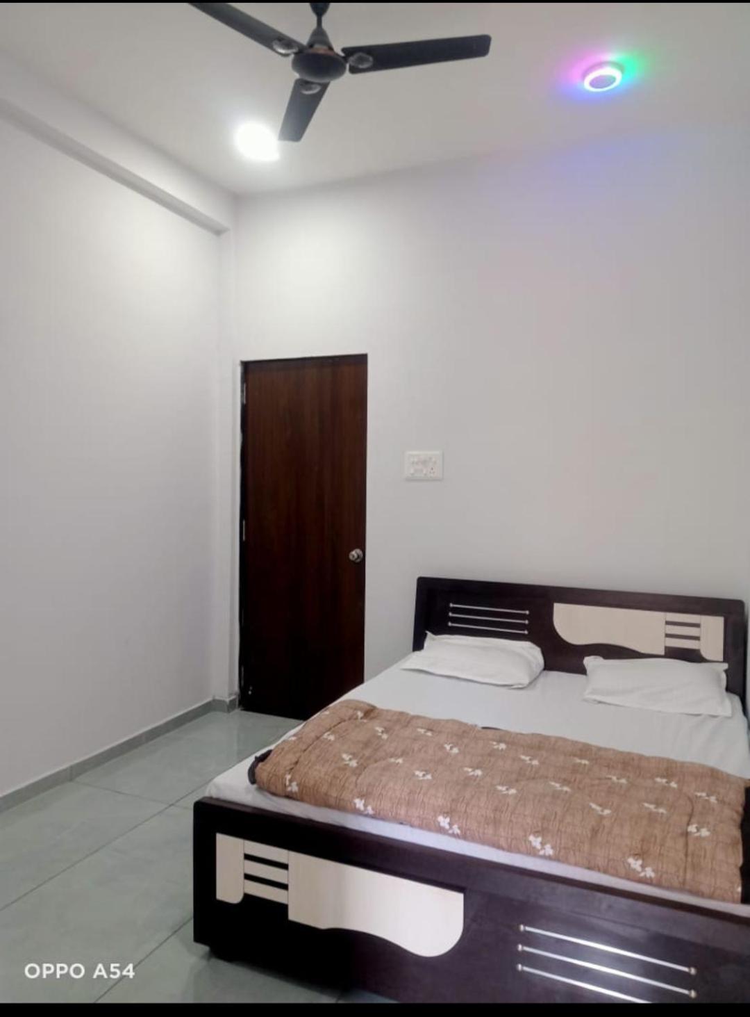 Jai Swaminarayan Delux Homestay Garudeshwar المظهر الخارجي الصورة
